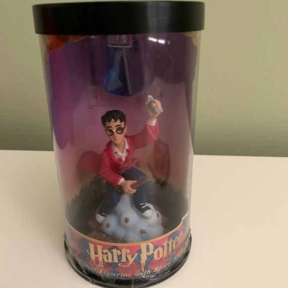 Harry Potter Mini Figurine and Two Story Scopes - Picture 2 of 6